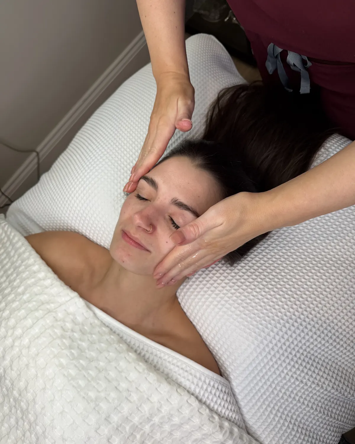 Facial massage during a treatment